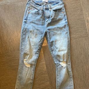 Slightly used pistols jeans light washed size 25